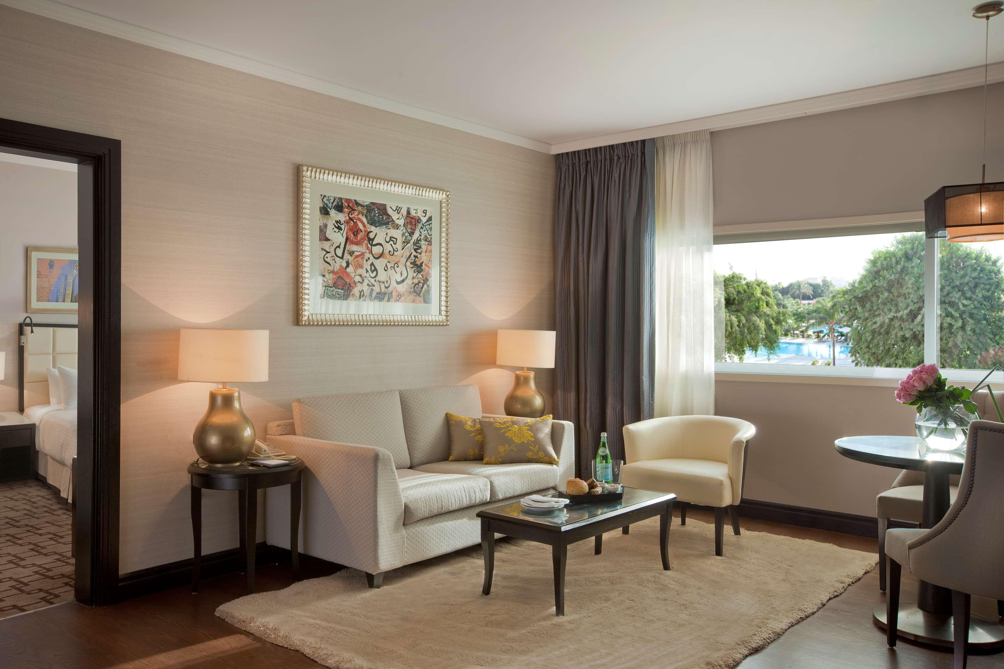Hilton Cairo Heliopolis Hotel מראה חיצוני תמונה A suite at the InterContinental
