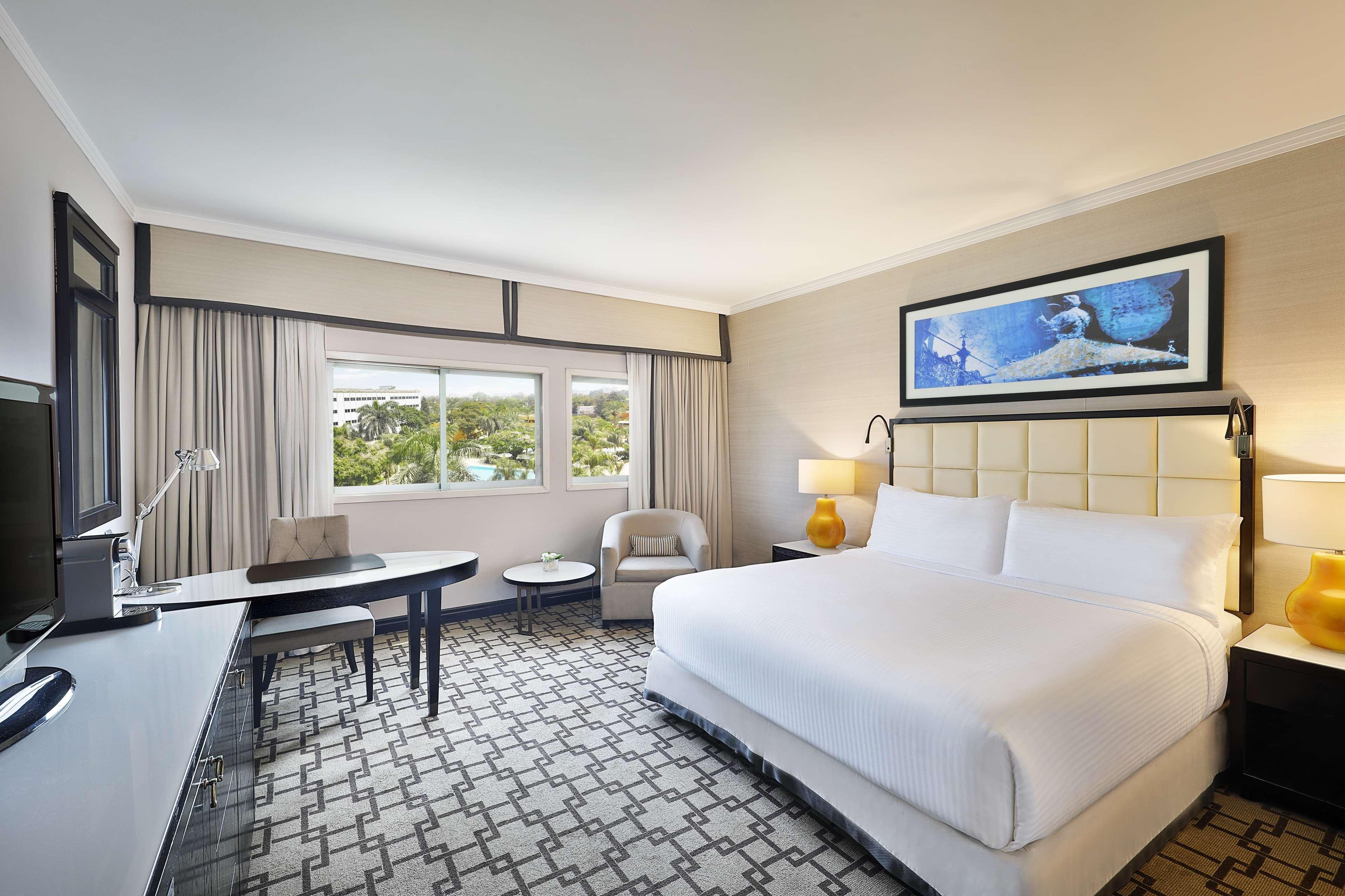 Hilton Cairo Heliopolis Hotel מראה חיצוני תמונה A guest room at the Atlantis Paradise Island