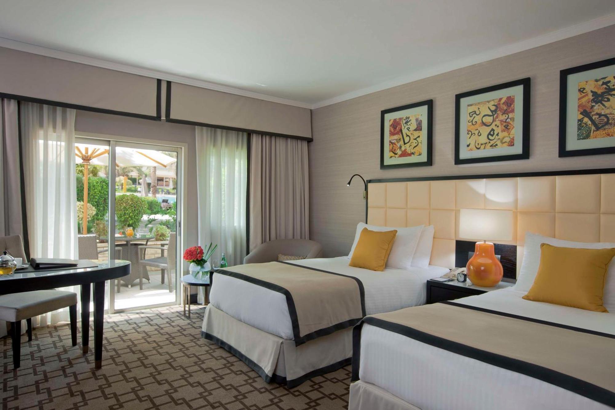 Hilton Cairo Heliopolis Hotel מראה חיצוני תמונה A guest room at the Four Seasons Hotel