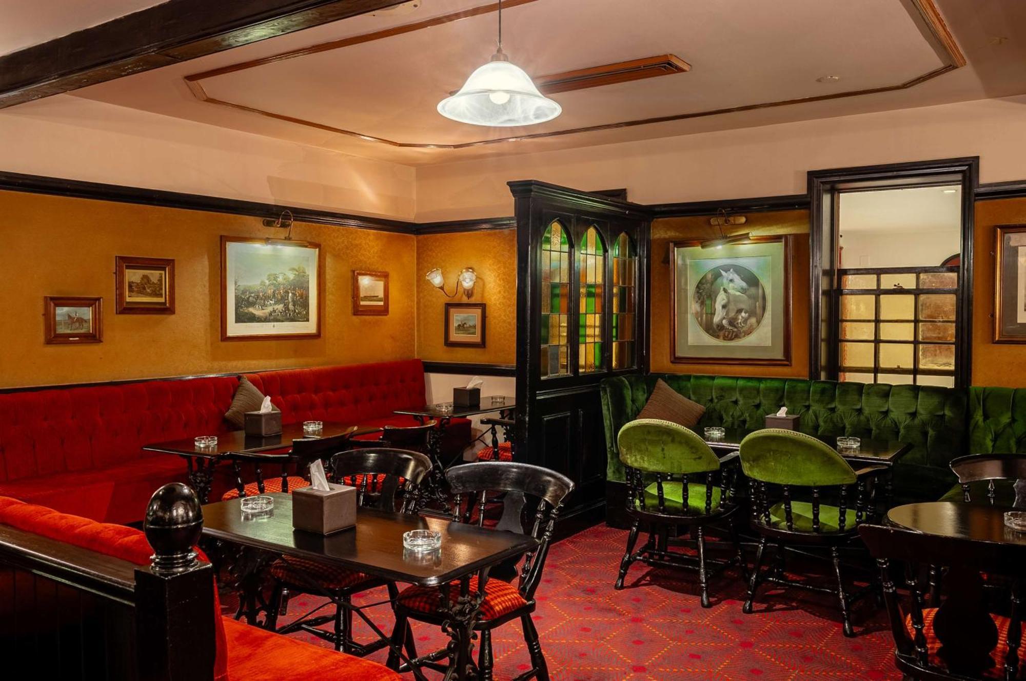 Hilton Cairo Heliopolis Hotel מראה חיצוני תמונה The interior of the bar